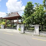 RedDoorz Plus near Alun Alun Selatan 2