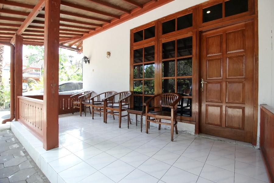 Wisma tamu Reddoorz Near Alun Alun Selatan 2